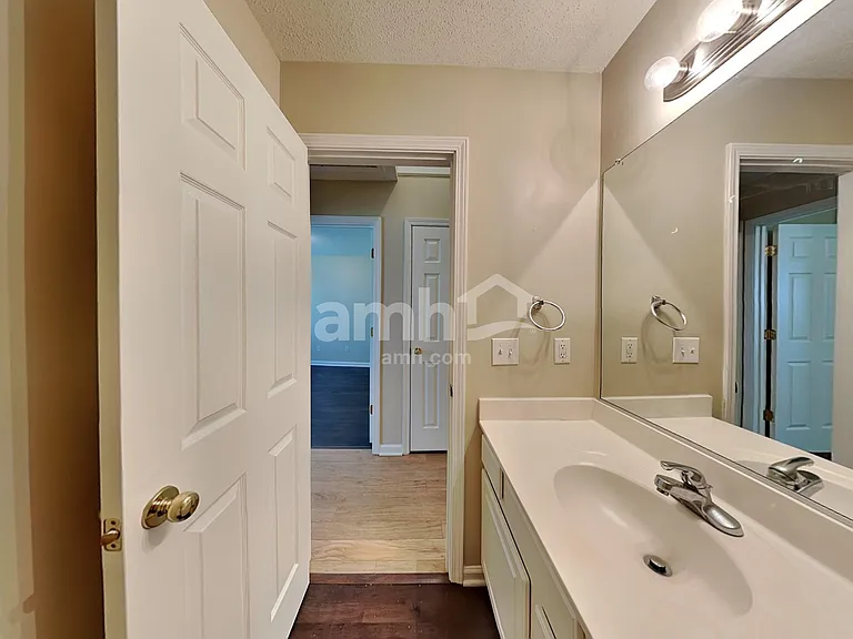 555 Whistling Swan Dr — Photo 14