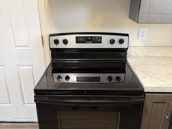 5th image of 63 Maplecrest Dr