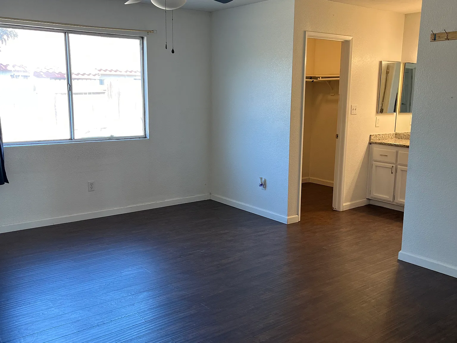3 bed, 1165 sqft, $2,100 — Photo 2