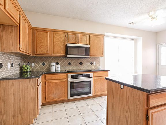 Brand new SS oven, microwave, and cooktop installed March 2024