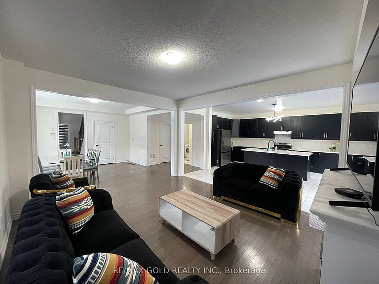 537 Veterans Dr — Photo 40