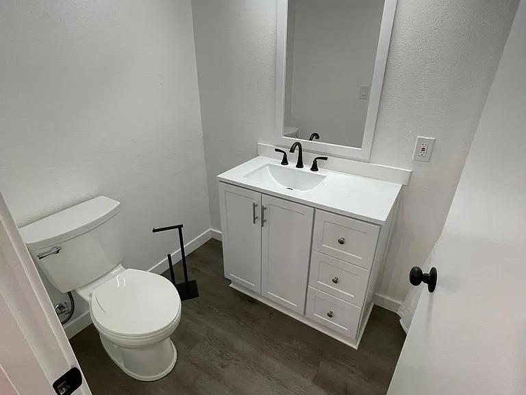 285 NW 16th St #2 — Photo 8