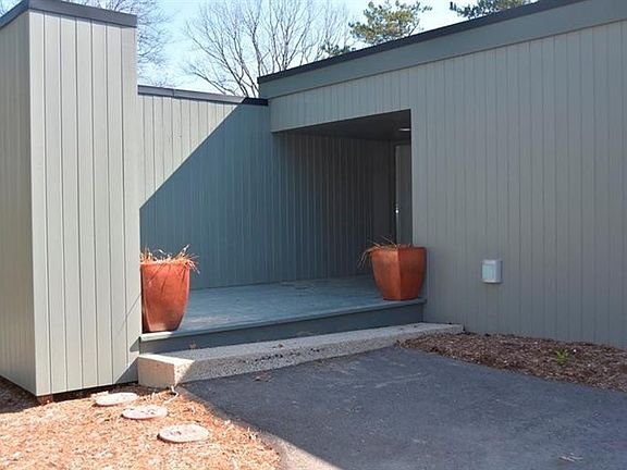 3rd image of 2666 Heather Way