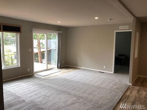 4th image of 460 E Parkway Blvd