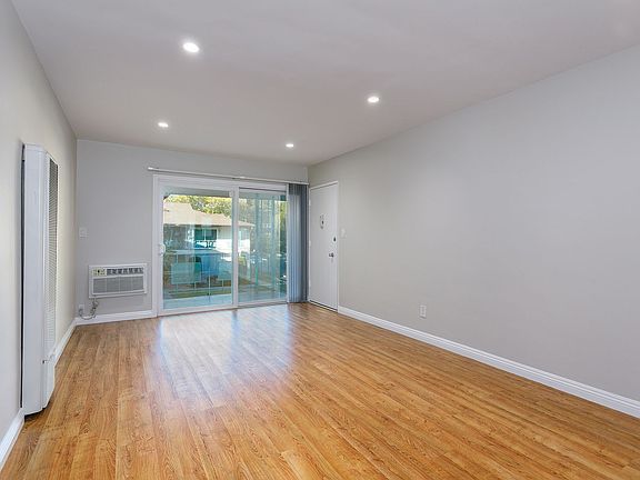 4th image of 488 E Washington Blvd APT 206