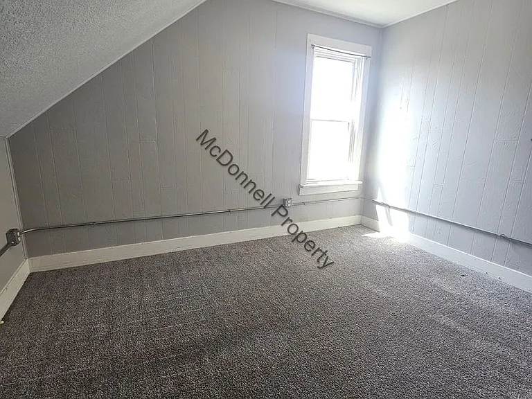1220 W 5th St — Photo 8