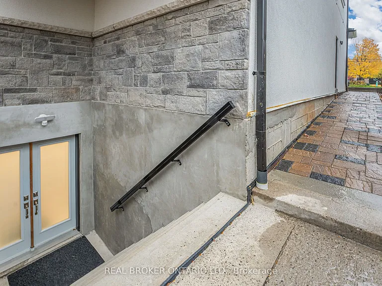 330 Maple Ave #BASEMENT — Photo 3