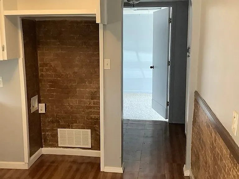 221 SE Wilshire Ave — Photo 12