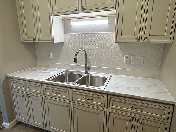 3rd image of 5452 Dunmore Dr