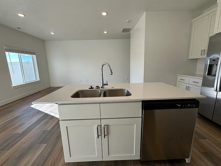 712 W 575 N — Photo 13