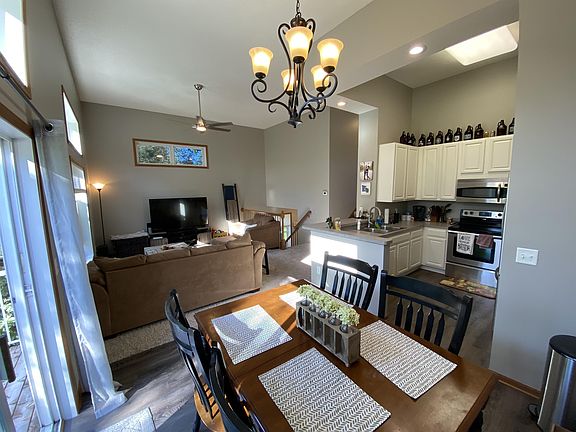 4th image of 472 Wilderness Dr