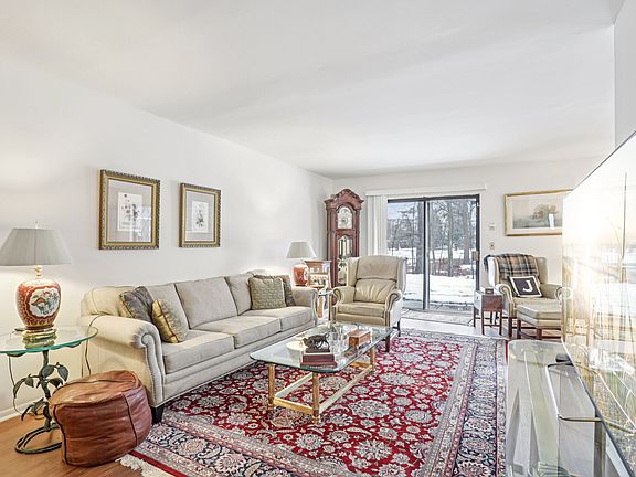 4th image of 34 Palisades Ave
