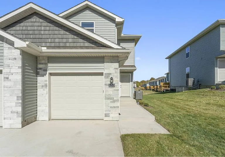 Oak Woods Townhomes — Photo 94