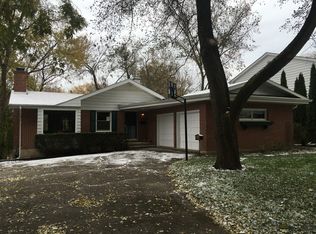 427 Pine Ct, Lake Bluff, IL 60044