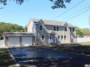 19 4th St, Coram, NY 11727