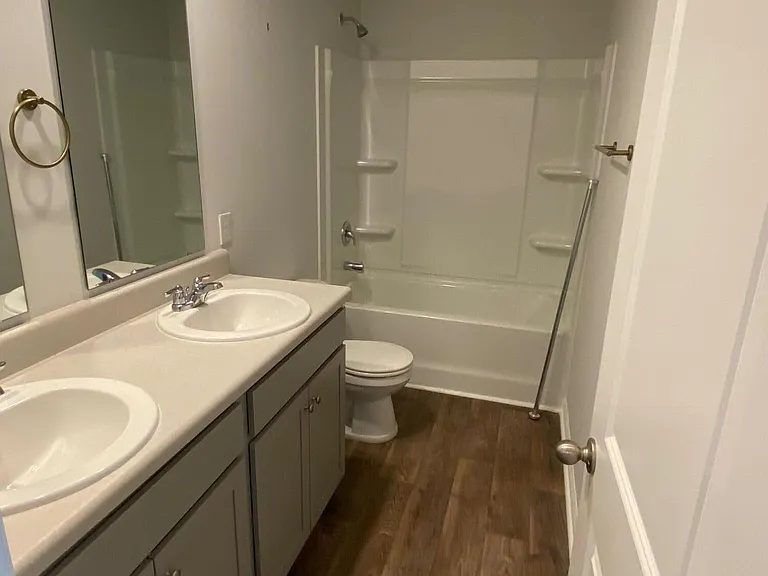 135 E Sunrise Ln — Photo 18