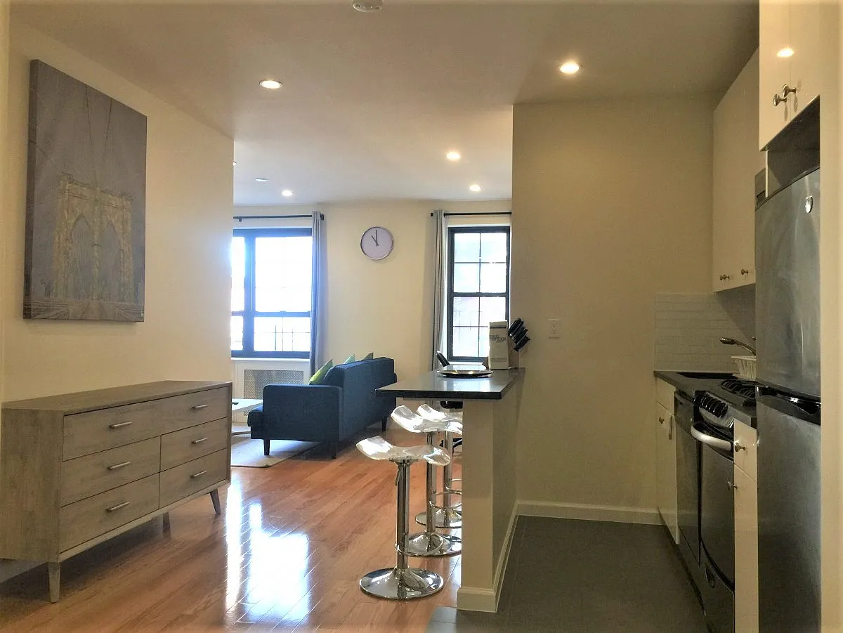 Building Photo - 205 W 15th St #2A