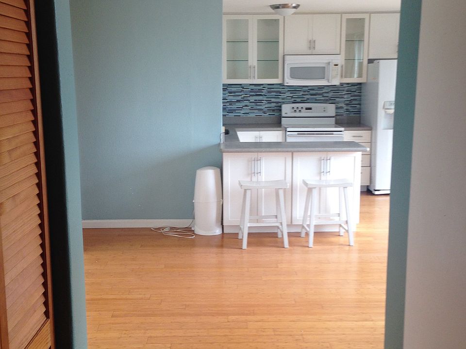 Entryway looking into kitchen