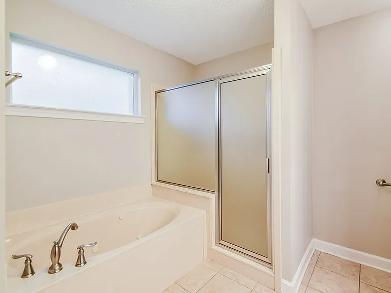 6304 Kingsview Dr — Photo 11