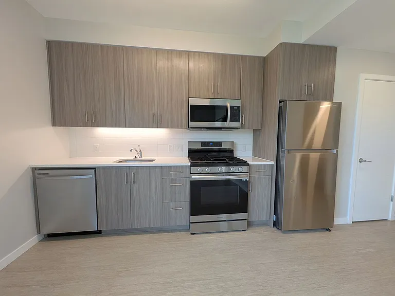 Division 31 Apartments — Photo 3