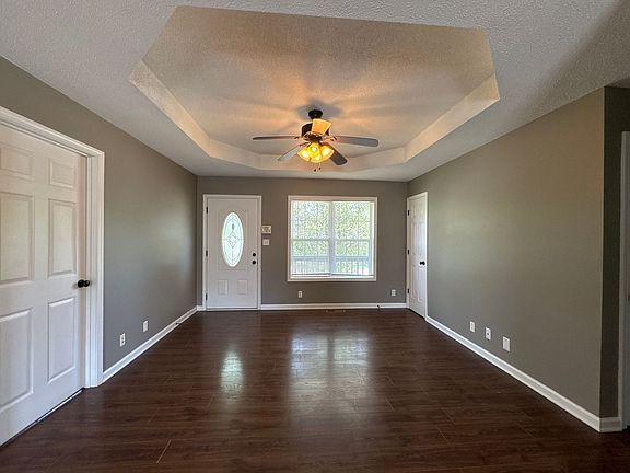 2nd image of 910 Applegrove Cir