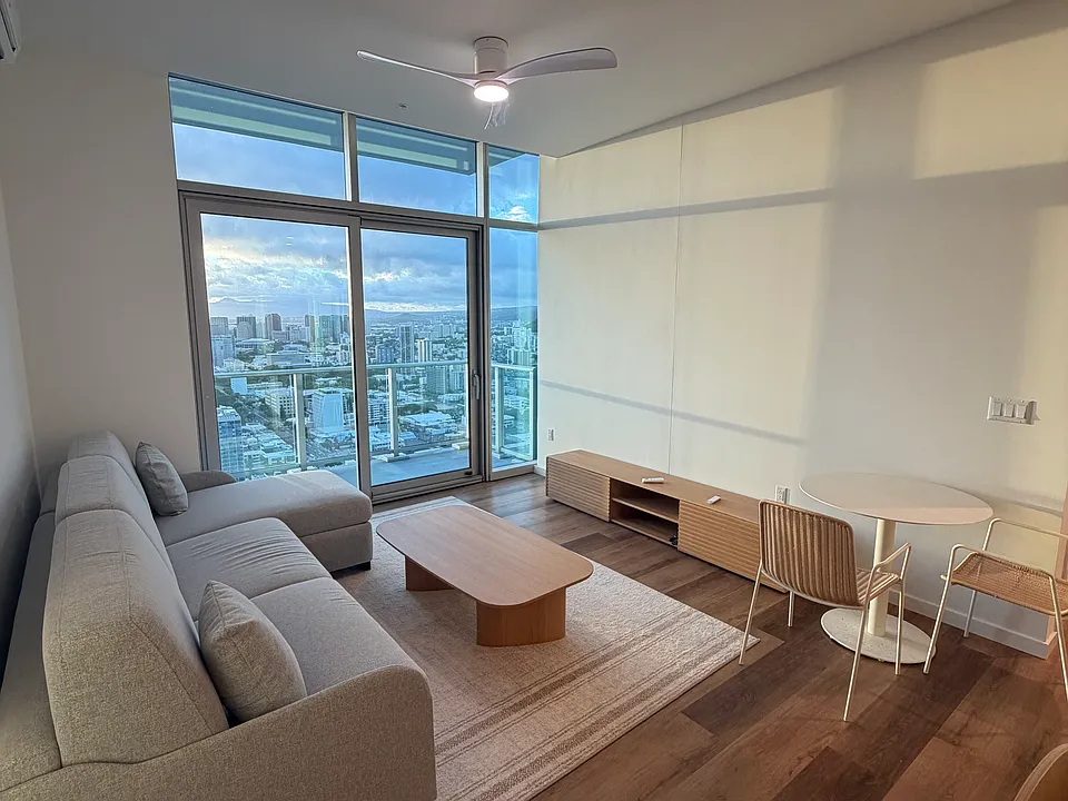 1515 Liona St #Penthouse 4402