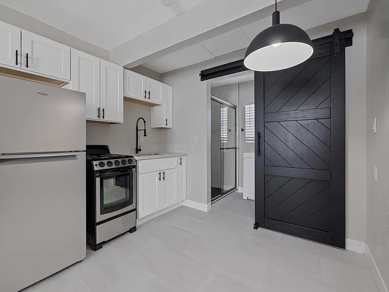 913 S 3rd St #C — Photo 10
