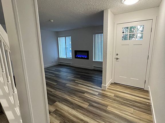 4th image of 5623-5625 186th Pl SW #4