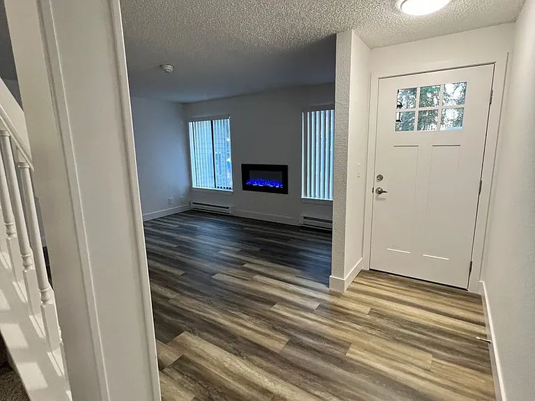 5623-5625 186th Pl SW — Photo 7