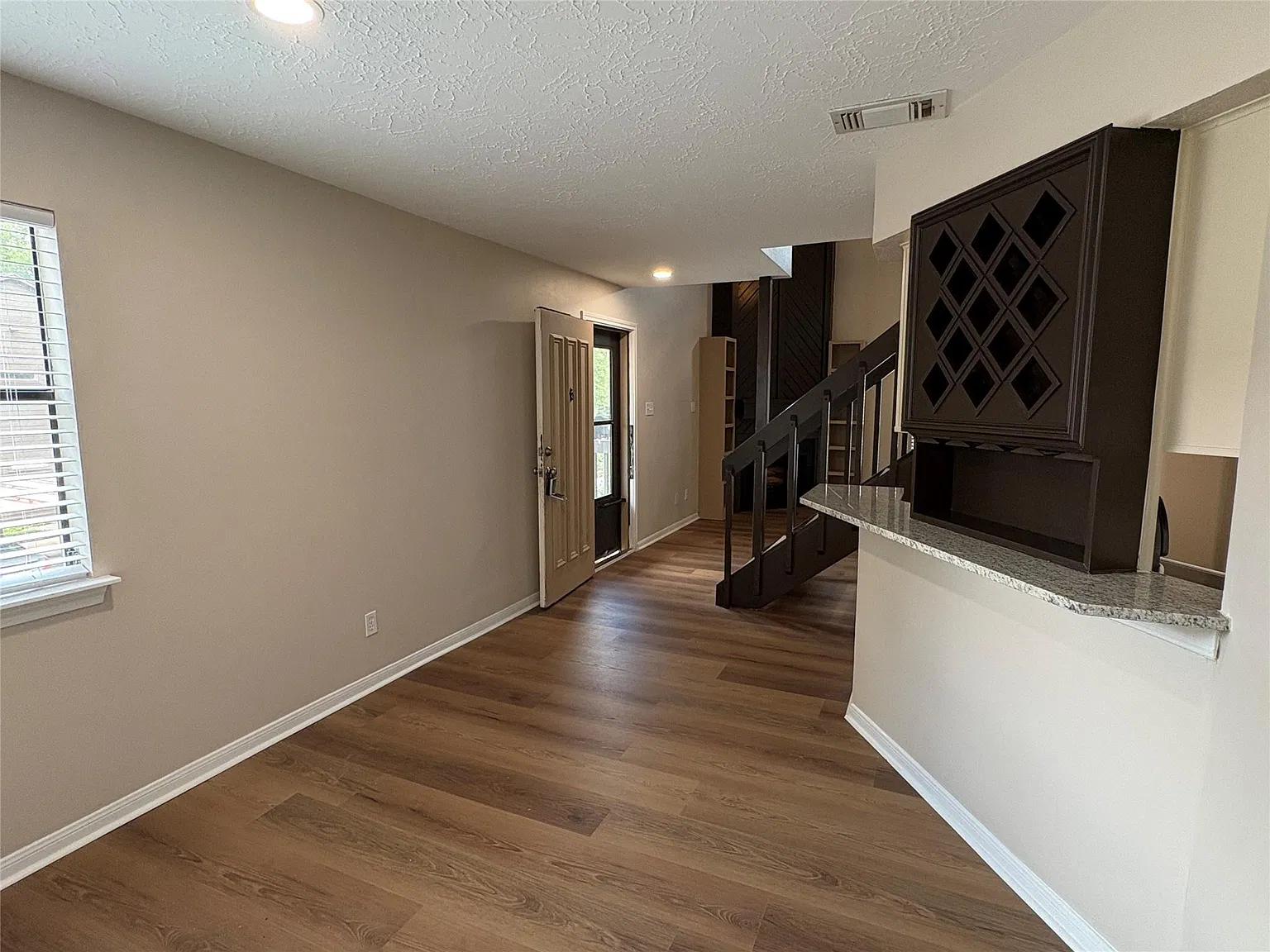 2 bed, 2.0 bath, 1200 sqft, $1,550 — Photo 2