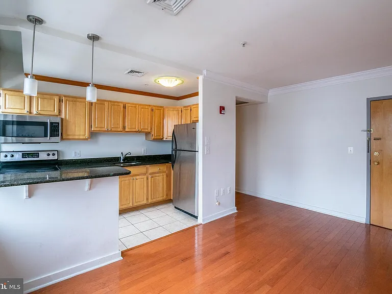1939 Chestnut St #6B — Photo 7