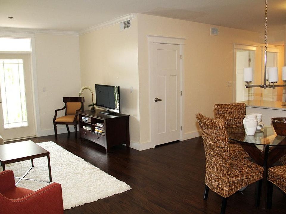 2nd image of 978 Worcester St #206