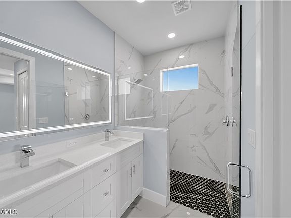 3rd image of 1095 Graystone Ave