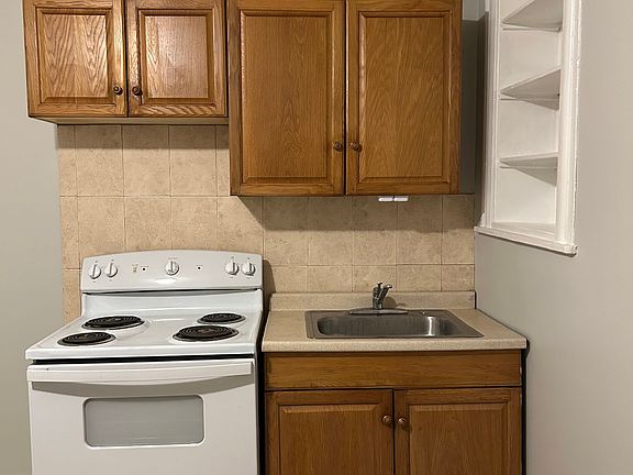 2nd image of 3054 Richmond St APT 2