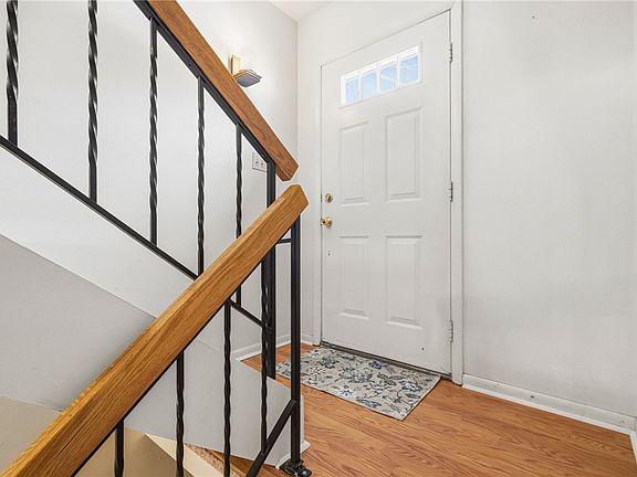 2nd image of 2105 Saint James Pl