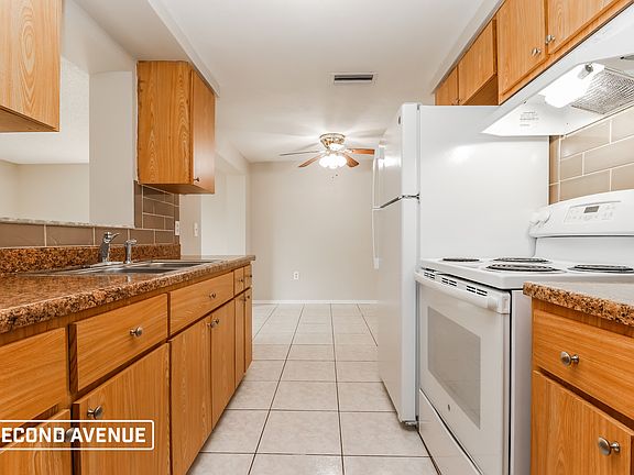5th image of 4847 Elmwood St