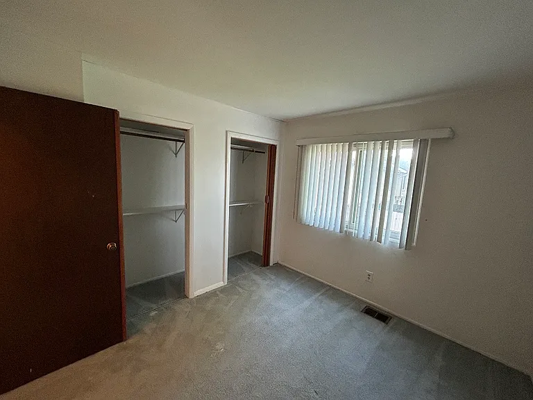 310 E 60th Ct — Photo 6