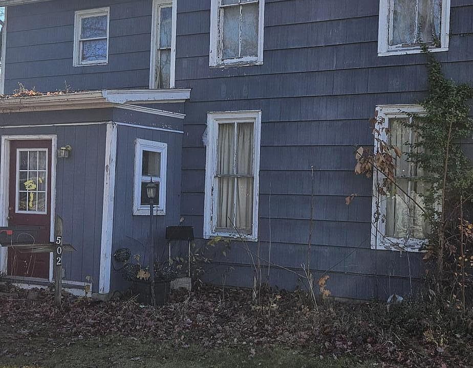 1st image of 502 S Riverside Dr