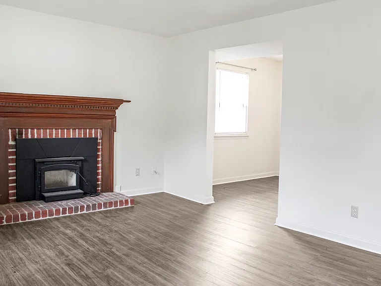 2455 Whitney Ct — Photo 2