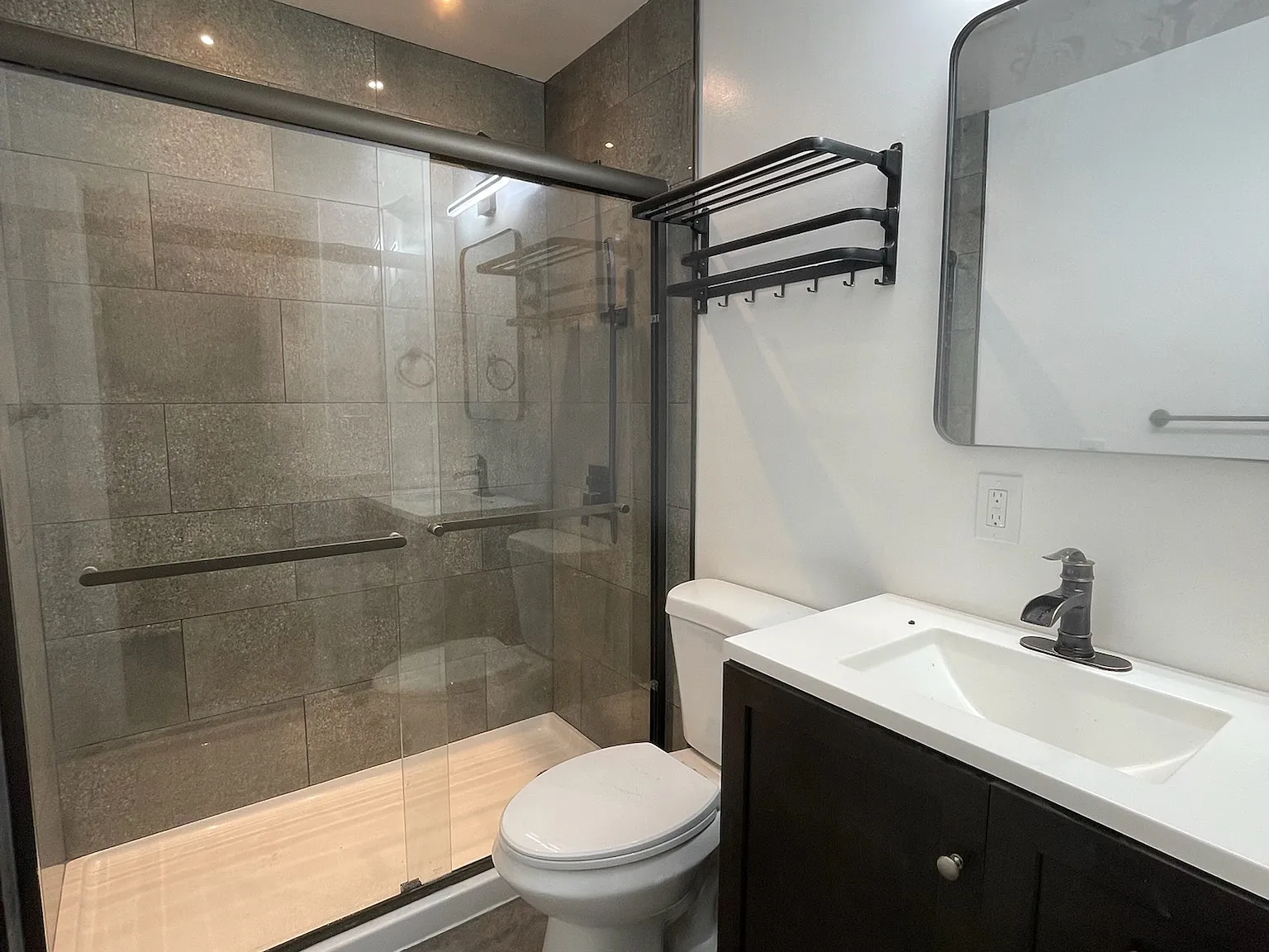 4 bed, 1.5 bath, 1456 sqft, $3,195 — Photo 2