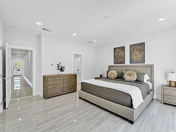 5th image of 2425 Crossman Ave