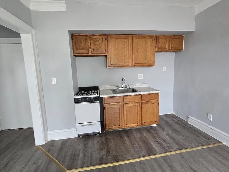 375 Sanford Ave #306 — Photo 2