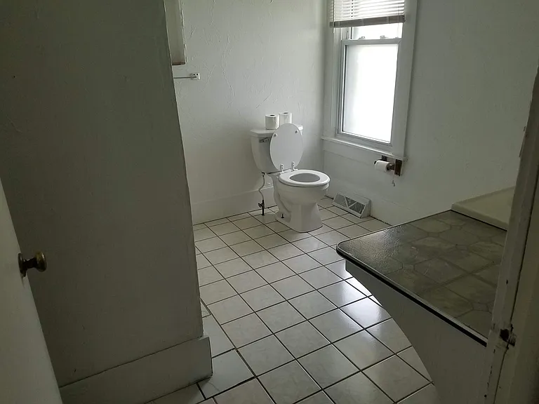 Main floor bathroom with tub/shower