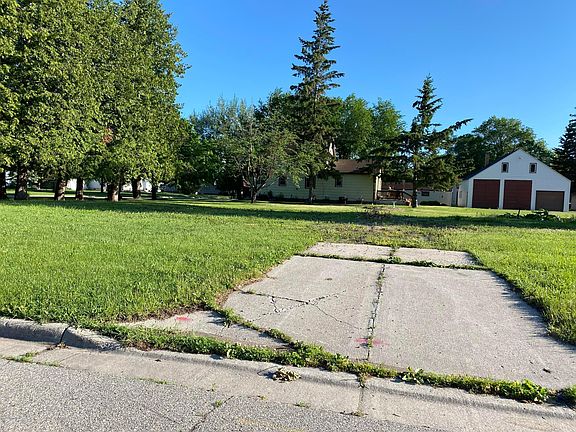 2nd image of 602 Dewey Ave N