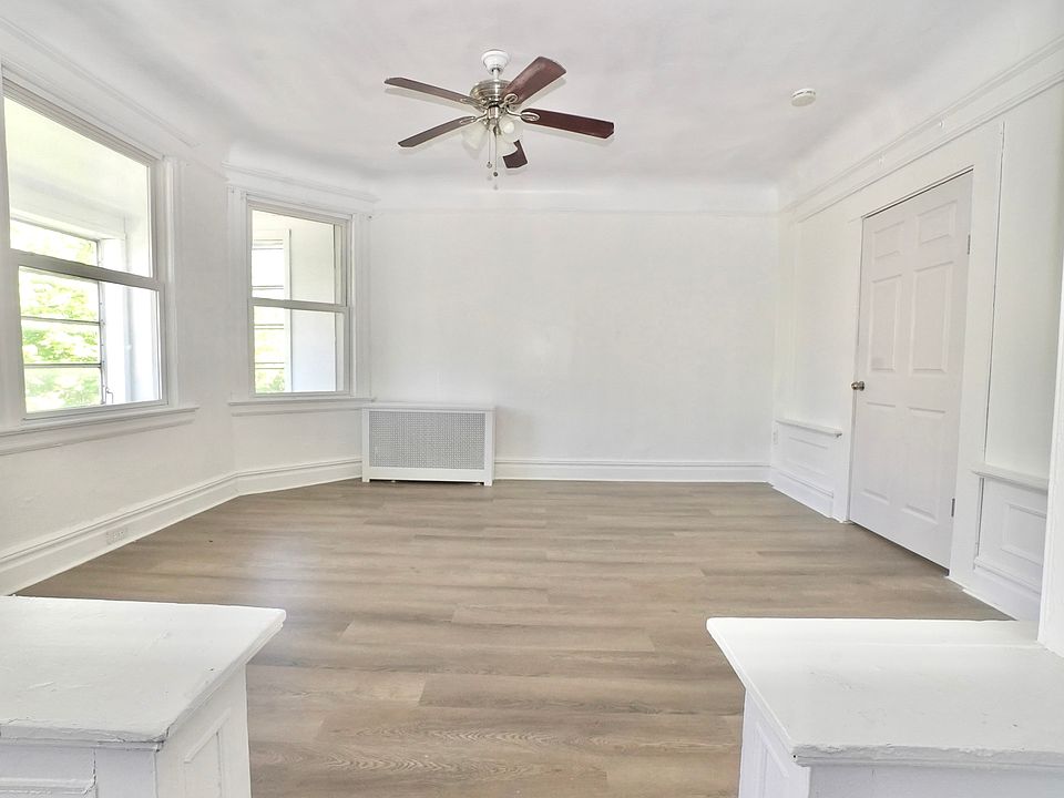 Master Bedroom/ Bedroom 1