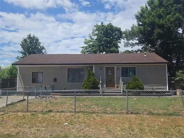196 Front Ave, Brentwood, NY 11717