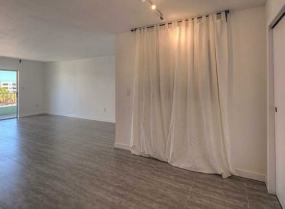 4th image of 1580 West Ave APT 504