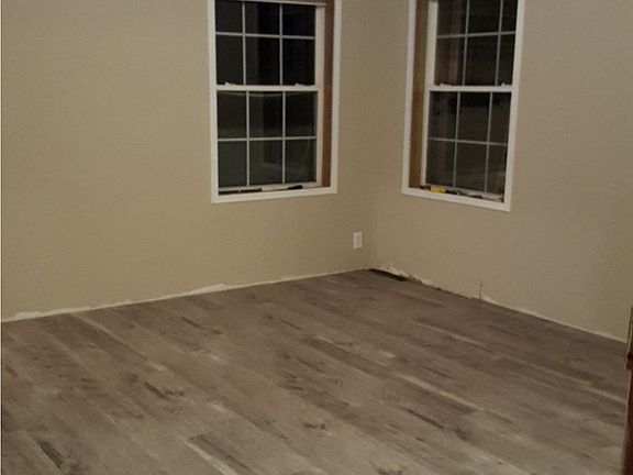 5th image of 10 N Lincoln St