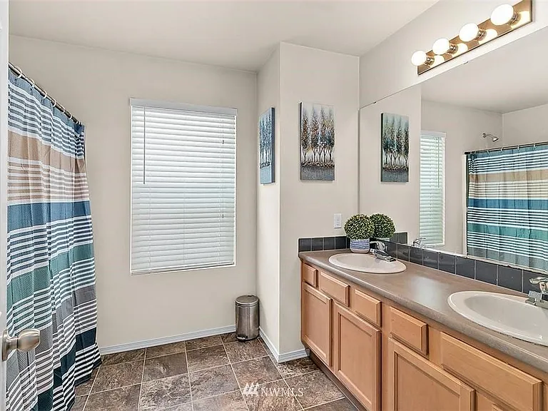 1415 Burnside Pl — Photo 5