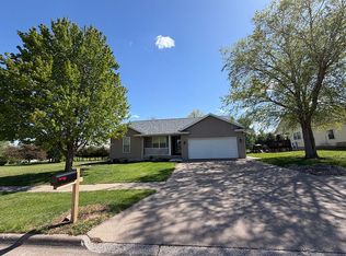 202 W 15th St, West Liberty, IA 52776